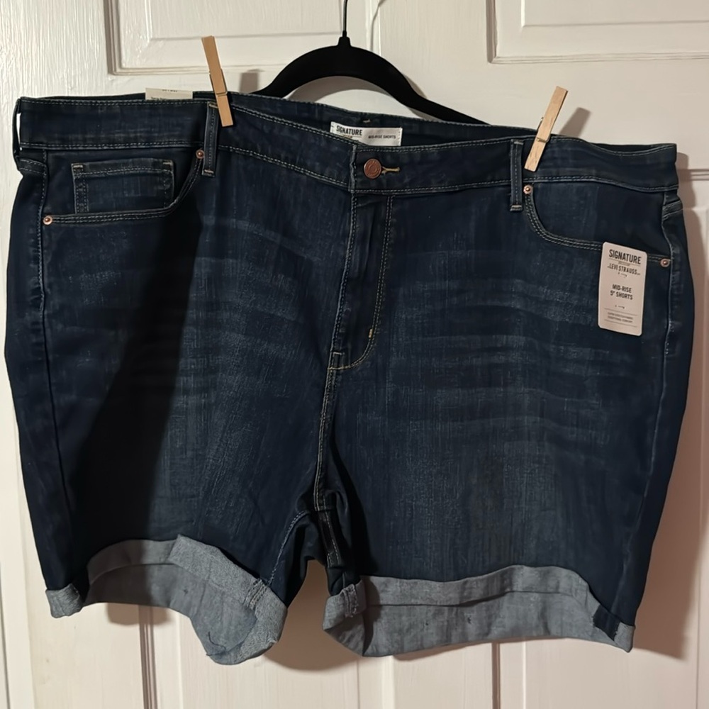 Levi Strauss NWT  Signature Gold Mid-Rise 5" Shorts Size 24 W 37 Women's